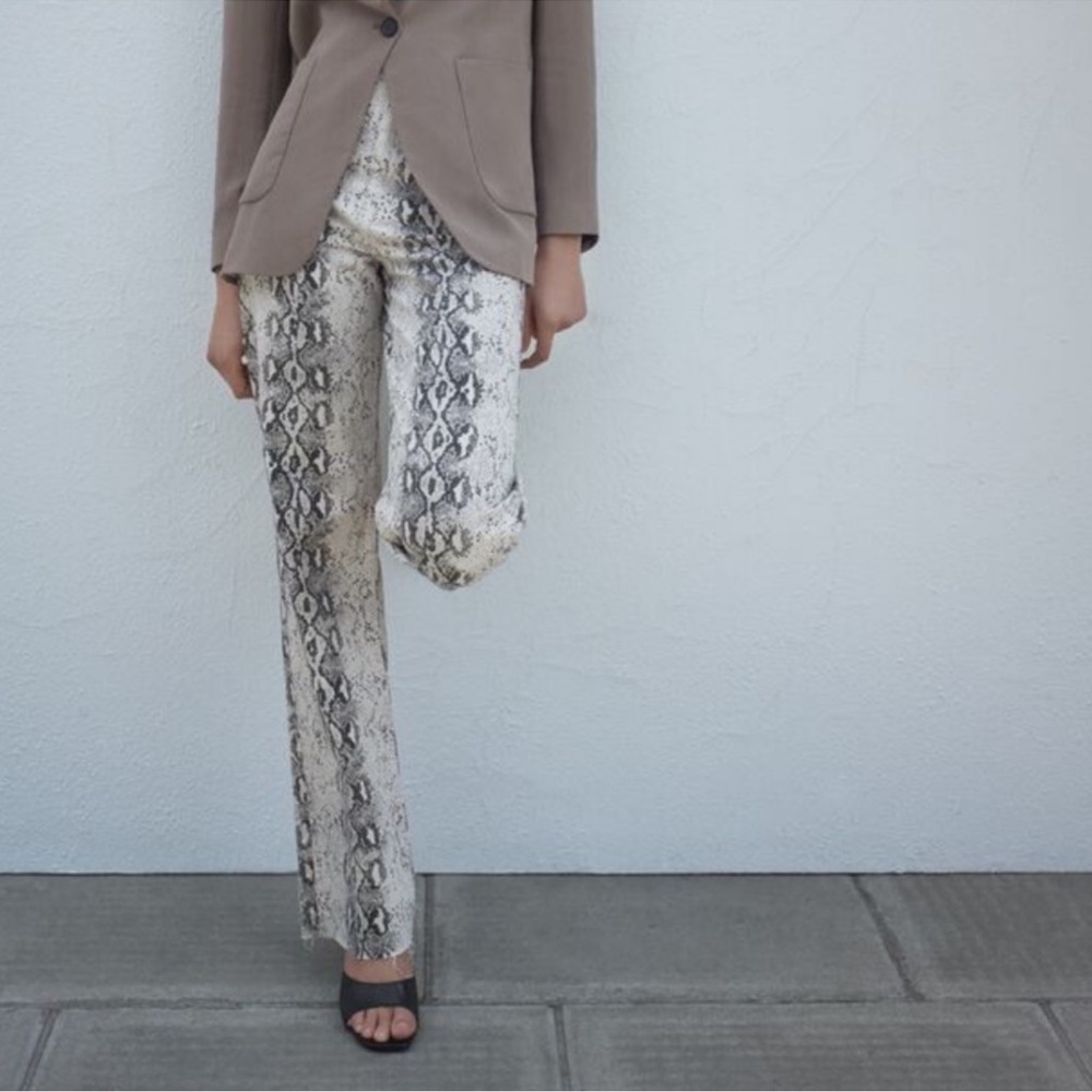 Zara Premium 90s Wide Leg Jeans in White Snake Print